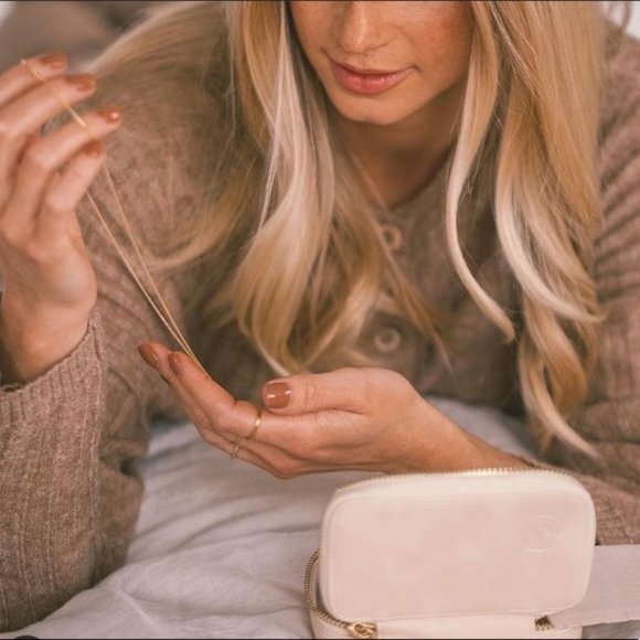 "Courage" Self-Love Mantra Boho/Indie Gold/Silver Minimal Circle Disc Necklace - Picture 10 of 12